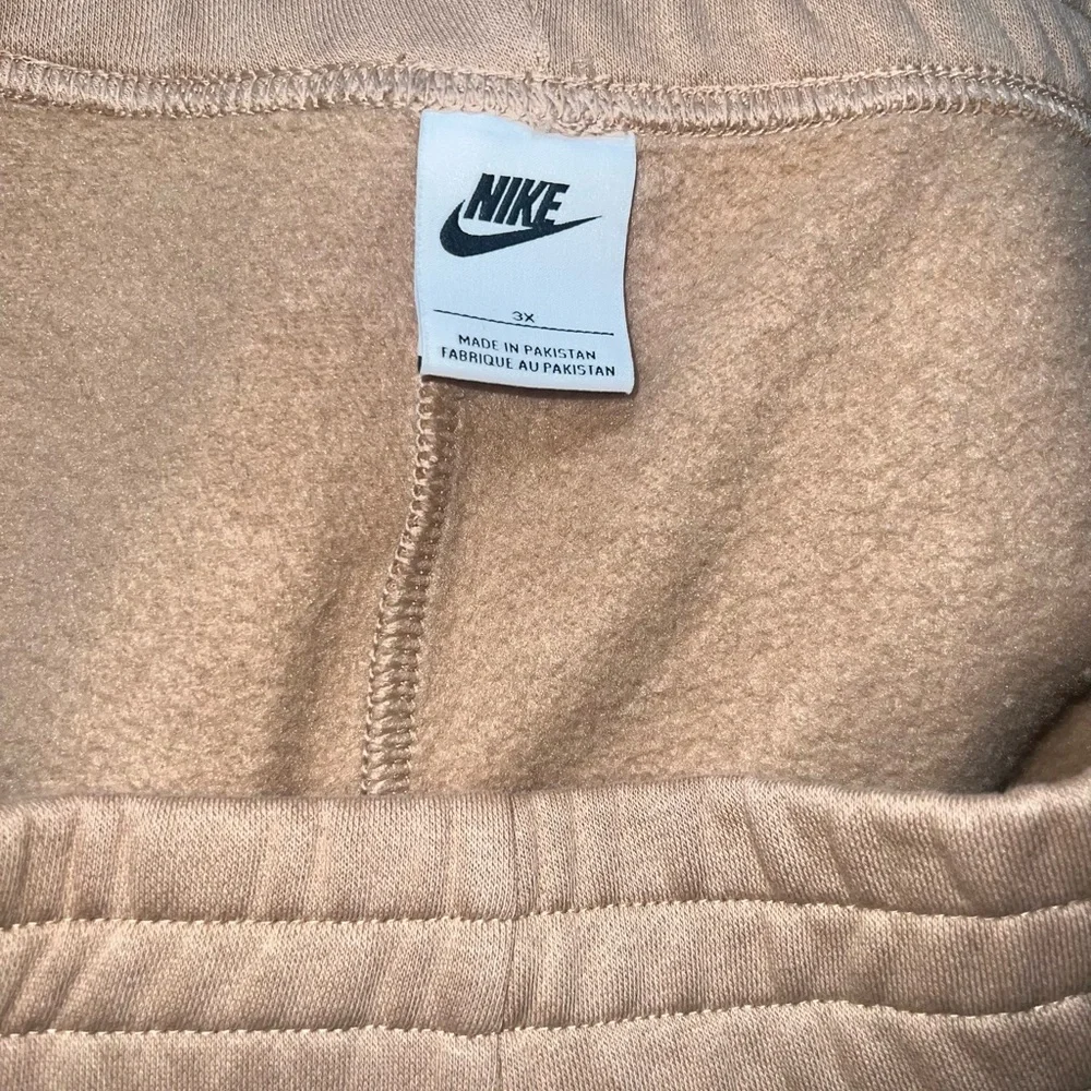 Nike Women's Tan Joggers NEW - Picture 4 of 4